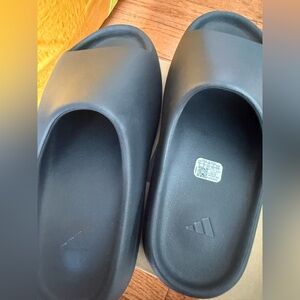 Adidas Yeezy Slide in Onyx